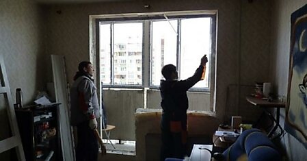 Как выстроить шкафы вокруг окна