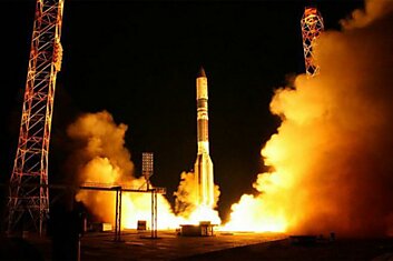 Ракета "Протон" упала с российским спутником