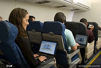 Как привлечь внимание человека, сидящего радом с тобой в самолете:
