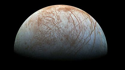 NASA представило обновленное изображение Европы, спутника Юпитера