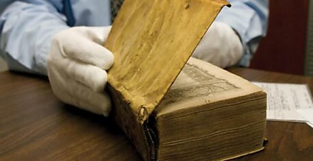 В библиотеке обнаружены жуткие книги из человеческой плоти