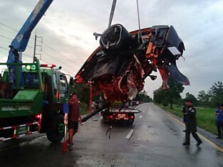 Водитель вышел невредимым из разорванной пополам Lamborghini Gallardo