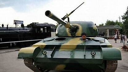 Житель Китая Хао Цзиньси собрал себе танк