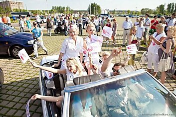 Фотографии с Парада Блондинок в Минске 31 мая 2011. День с медсестрами.
