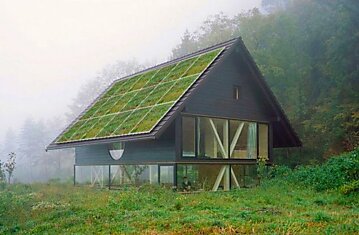 Созданы солнечные панели, «мимикрирующие» под крышу