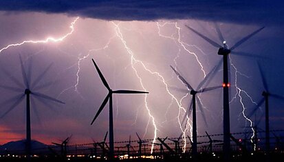 Молнии угрожают ветровым электростанциям