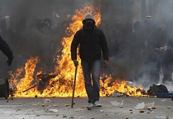 Беспорядки в Греции (8 фото)