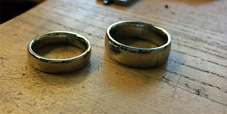 Как влюбленные сами изготовили обручальные кольца