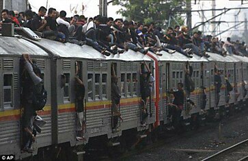 Индонезийская железная дорога в поисках и борьбе