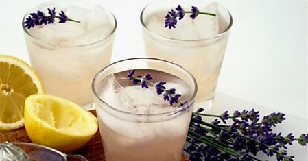 Лавандовый лимонад — бодрящее средство от головной боли и усталости.