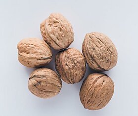 Как научиться выбирать грецкие орехи