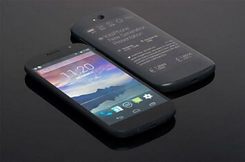 В России представили YotaPhone 2