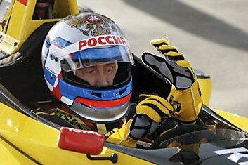 Владимир Путин попробовал себя в качестве гонщика болида «Формулы-1».