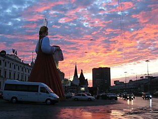 У трех вокзалов была замечена девушка