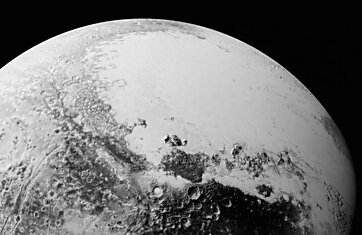 800 тысяч лет назад на Плутоне могли существовать реки и озера