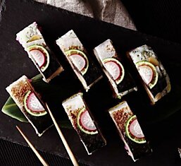 Colorful Mackerel Sushi. Разноцветная скумбрия суши