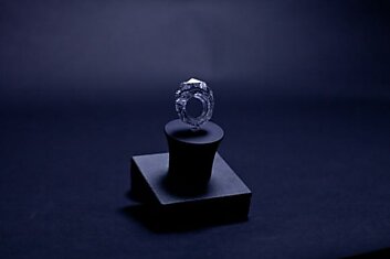 Кольцо из цельного бриллианта