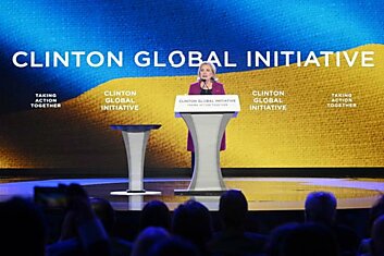 Первая леди Украины Елена Зеленская получила награду от семейства Клинтон за сильное лидерство