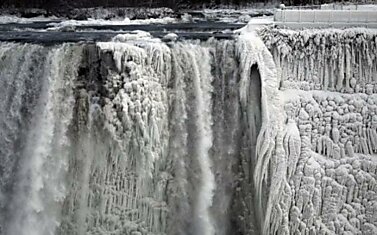 Ниагарский водопад замерз из-за аномального холода