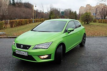 Модный и спортивный Seat Leon  (15 фотографий)