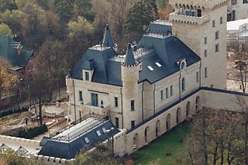Годами все обсуждали, что Примадонна не сможет продать свой замок, но, кажется, у нее получилось