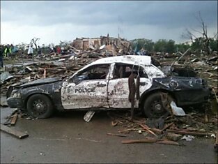Сокрушительные последствия торнадо в Оклахоме