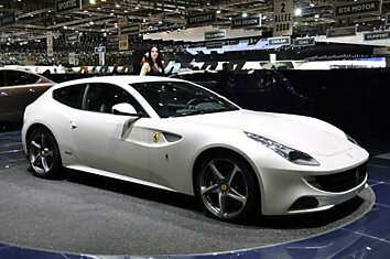 Ferrari FF и Lamborghini Aventador разлетелись как горячие пирожки