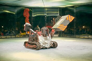 Фотоотчет с открытия боев роботов «Бронебот-2016»