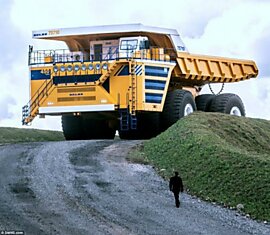 Самый большой самосвал в мире (24 фотографии)