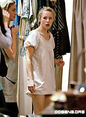 Kristen Bell выбирает платье (9 фото)