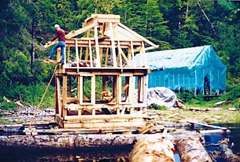 Эта пара 20 лет строила свой дом-остров
