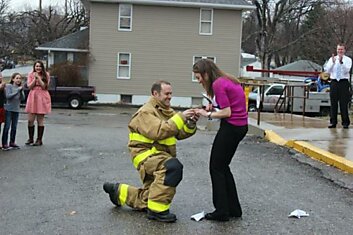 Предложение руки и сердца во время пожарной тревоги
