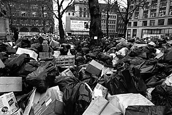 Забастовка мусорщиков (6 фотографий)