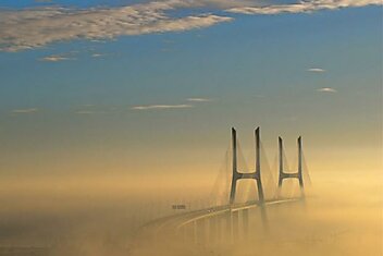 Мост Васко да Гама, Лиссабон, Португалия.