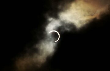 Огненное кольцо – первое солнечное затмение 2012