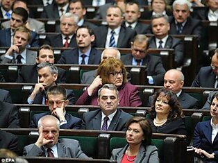 Транссексуал в польском парламенте (4 фотографии)