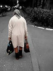 Бабушка, обгон и сумка