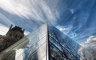 Пирамида Лувра. Париж, Франция