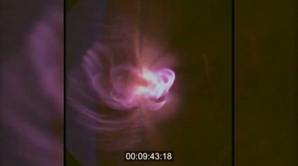 Космический корабль Orion в облаке горячей плазмы
