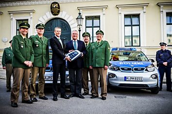 Первый шаг к переходу на электромобили в полиции Германии