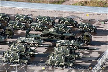 Фотографии военной технике, которая стояла на Ходынке в ожидании начала репетиции Парада Победы