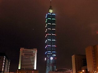 Taipei 101 - огромный небоскреб в Тайване