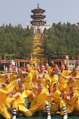 Шаолиньские монахи и футбол ...