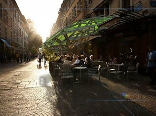 В парижских кафе установят экологичные солнечные зонтики