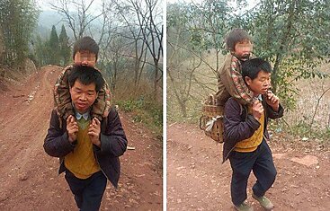 Китаец носит сына-инвалида в школу