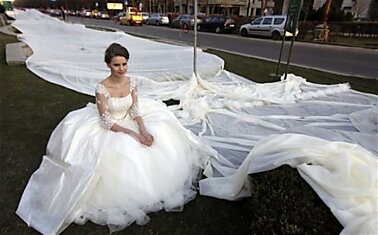 Длина шлейфа самого длинного свадебного платья в мире — 2 км 750 м