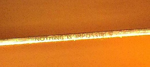 Самая маленькая надпись в мире – это «Nothing is impossible» («Нет ничего невозможного»)