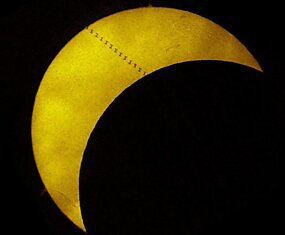 Затмение Солнца и МКС: редкая фотография