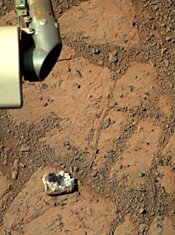 По Марсу ползают камни?