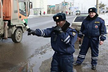 Чернокожий сотрудник ДПС (4 фотографии)